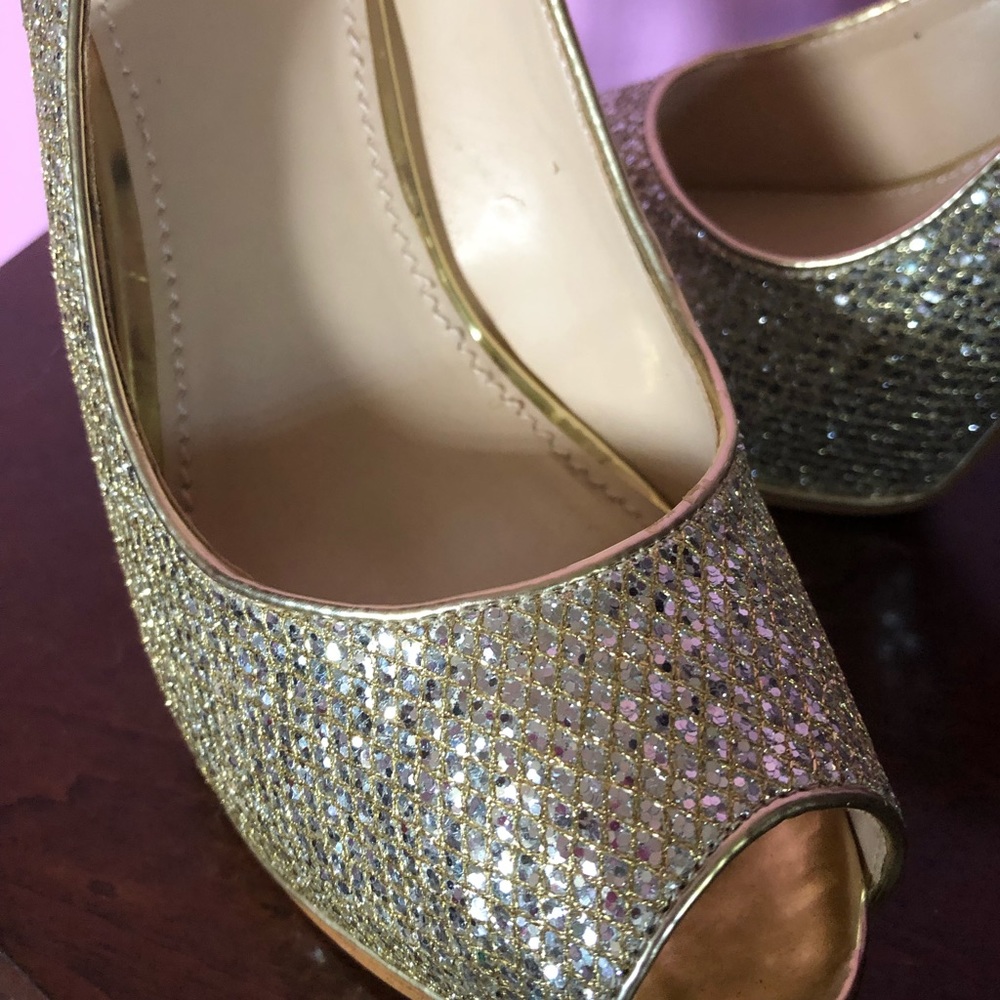 Shoes - Picture 6 of 7